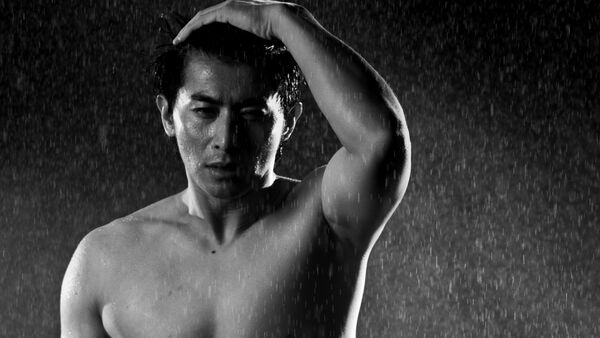 ▲東湧熱水器攜手台灣隊長陳傑憲　台北101發表年度廣告。（圖／東湧提供）