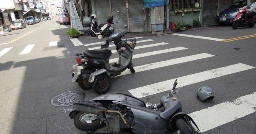 85歲嬤無照騎4輪機車　「轉彎撞孕婦」2人全送醫
