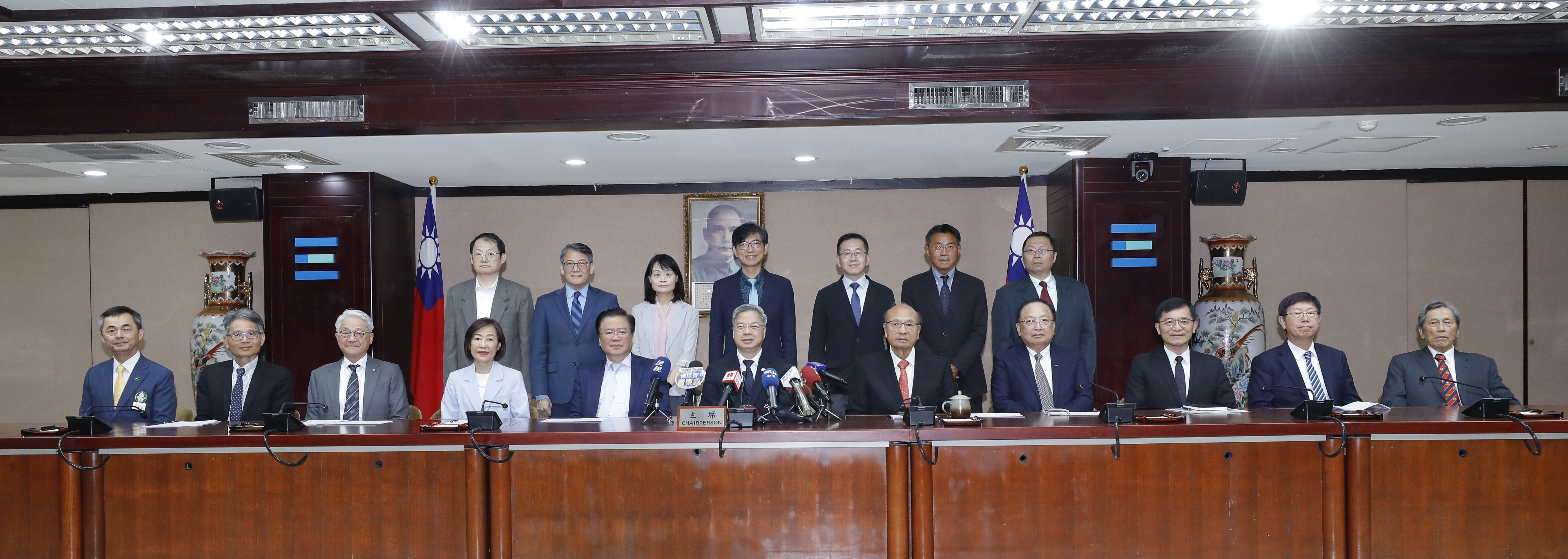 ▲▼甫上任的經濟部長龔明鑫馬不停蹄地與產業見交流，在交接過後便與產業公協會進行交流會議。（圖／記者湯興漢攝）