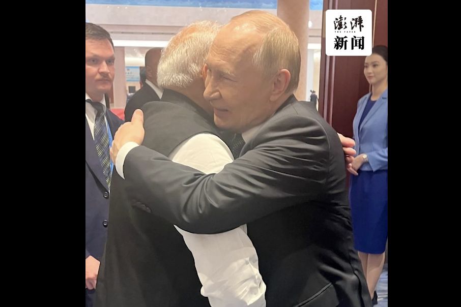 ▲莫迪和普丁熱情擁抱。（圖／翻攝澎湃新聞）
