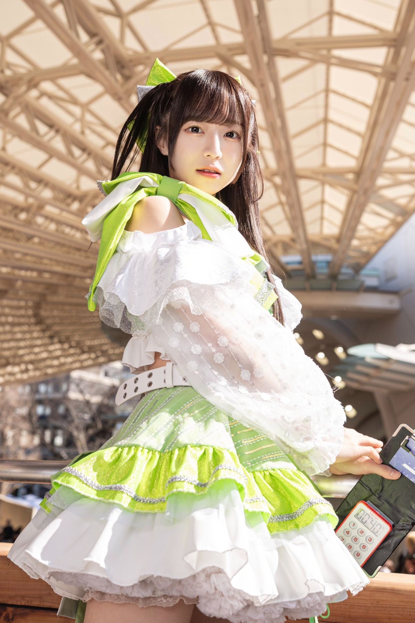 來自台灣的日本女團偶像白宮瑠夏，今日曬出自己唱跳時的腹肌引起討論。（翻攝自X@teardrop__runa）