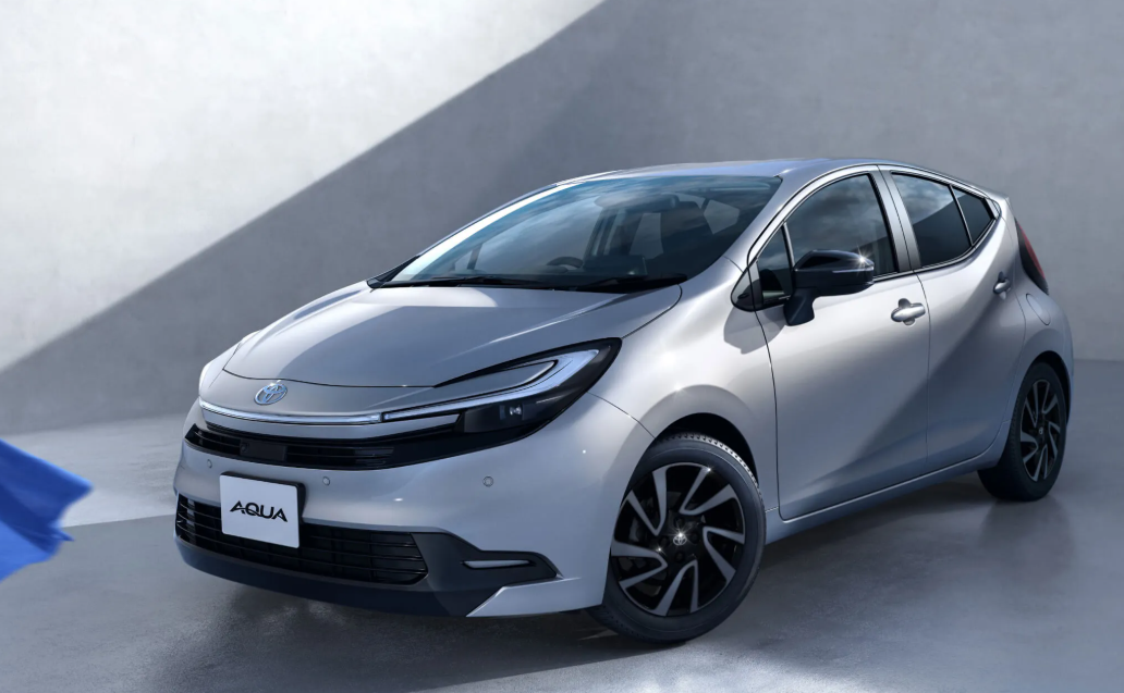 ▲日本TOYOTA推出小改款AQUA！外型大刀整容超帥。（圖／翻攝自TOYOTA）