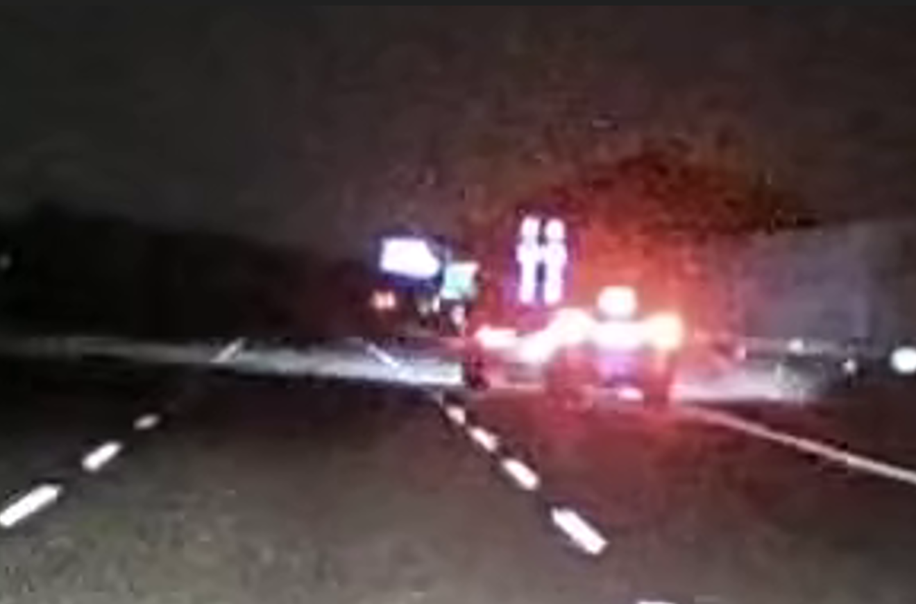 ▲一台轎車深夜莫名於國道3號草屯路段蛇行，再追撞前車後肇逃。（圖／翻攝「Wowtchout」Youtube頻道，下同）