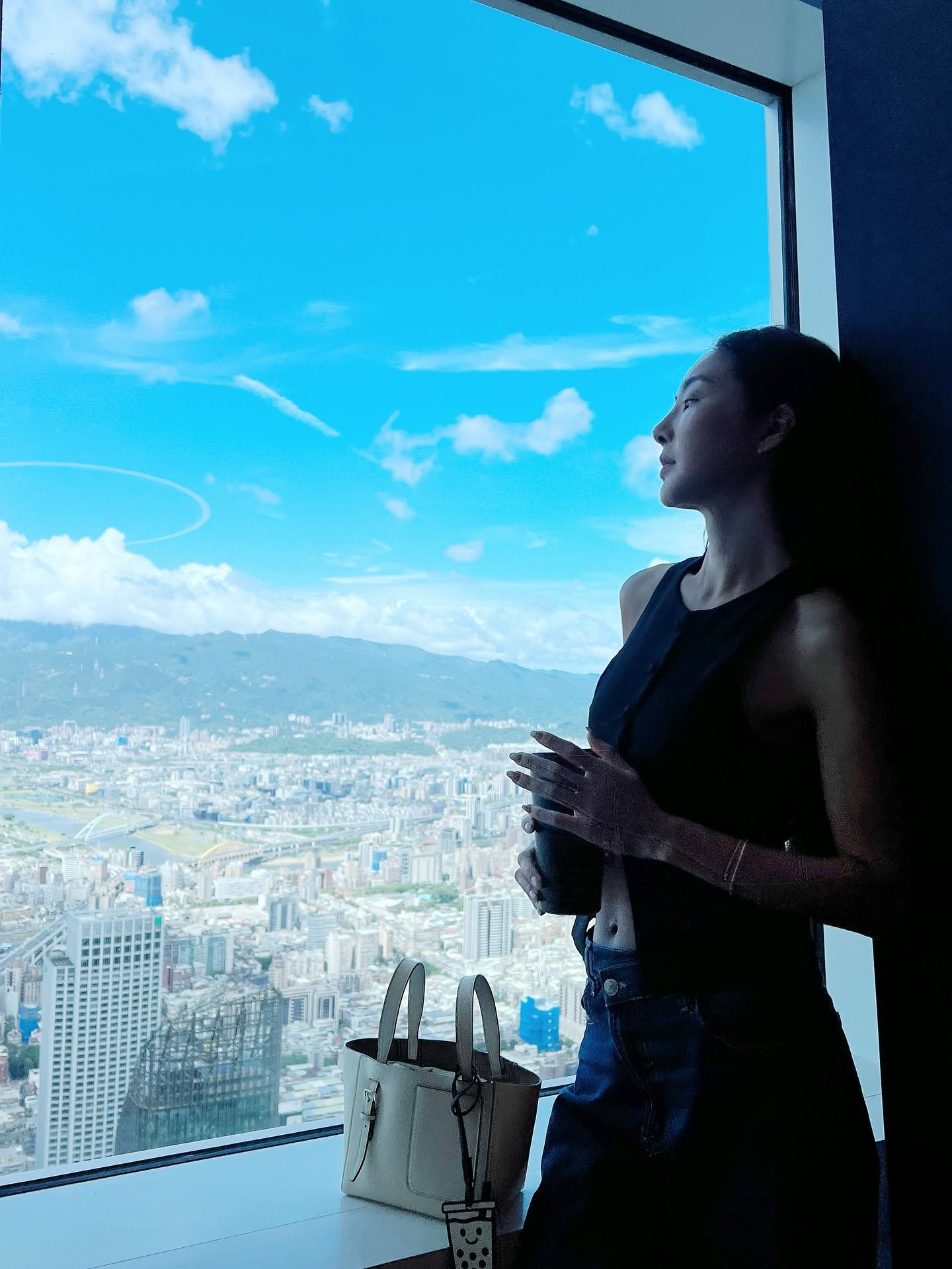 ▲▼吳速玲治老花碰壁「1原因無法做手術」。（圖／翻攝自Facebook／媽咪速玲）