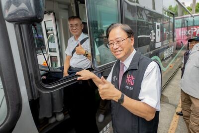 桃園引進「城際型電巴」 2030年公車全面電動化