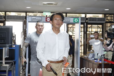 黃國昌列被告嗆放馬過來 綠委轟死不認錯現行犯:哪來本錢囂張?