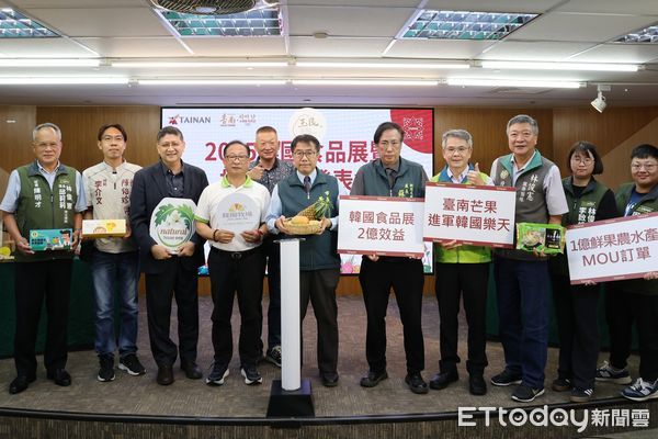 ▲台南市政府舉辦「韓國食品展暨拓銷成果發表會」，市長黃偉哲與參展廠商分享拓銷成果與心得。（記者林東良翻攝，下同）