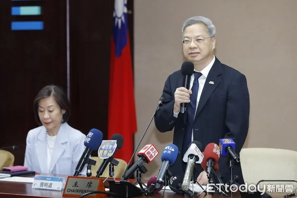 ▲▼甫上任的經濟部長龔明鑫馬不停蹄地與產業見交流，在交接過後便與產業公協會進行交流會議。（圖／記者湯興漢攝）