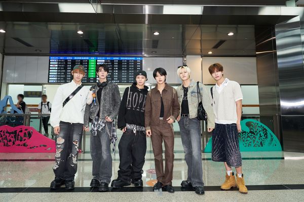 ▲▼ SEVENTOEIGHT返台遇粉絲接機，SEVENTOEIGHT拋驚喜回贈粉絲接機。（圖／天空娛樂提供）