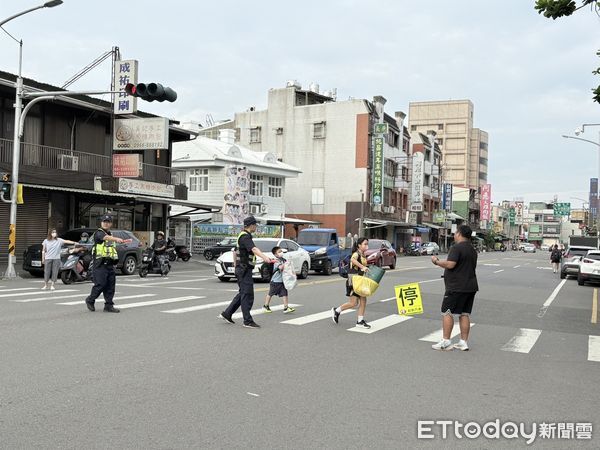 ▲▼  中埔警長偕鄉長護童反詐 共同守護孩童安全】  。（圖／中埔分局提供）