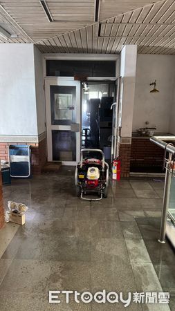 ▲成大化工系實驗室今午後驚傳化學爆炸冒煙事故，消防緊急搶救。（民眾提供，下同）