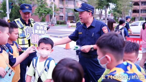 ▲▼     喜迎開學!竹崎警分局啟動護童勤務維護學童安全   。（圖／竹崎分局提供）