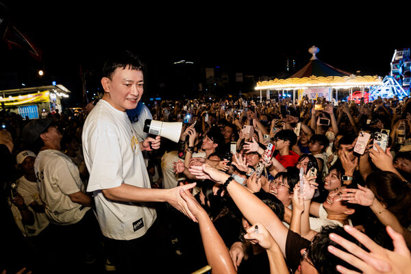 ▲《角頭－鬥陣欸》11天票房衝破1.4億，演員群全台夜市走透透宣傳。（圖／曼尼娛樂提供）