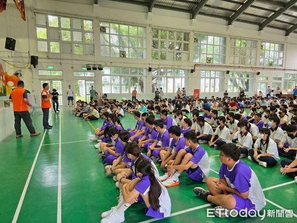 ▲▼  開學日 嘉縣警重點學校入校入班預防犯罪 。（圖／嘉義縣政府提供）