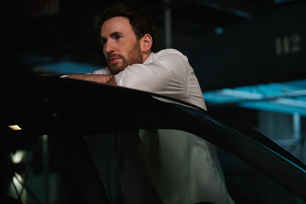 ▲《天作之合》由達珂塔強生、克里斯伊凡與佩德羅帕斯卡主演。（圖／索尼影業提供）