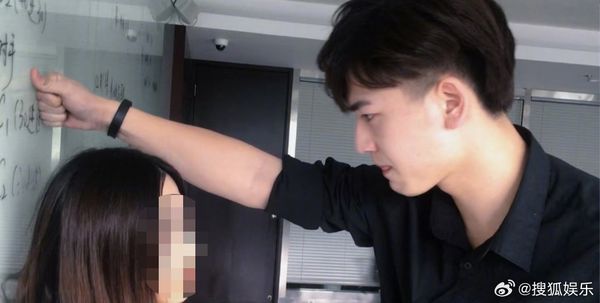 ▲▼張凌赫出道前試鏡照流出！帥氣長相驚豔劇組。（圖／翻攝自微博）