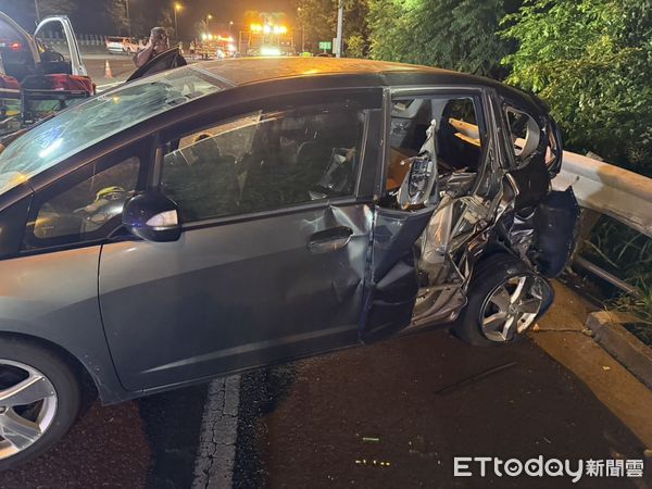 ▲▼台南國道3號2車事故　1男2女受傷送醫。（圖／記者林東良翻攝）