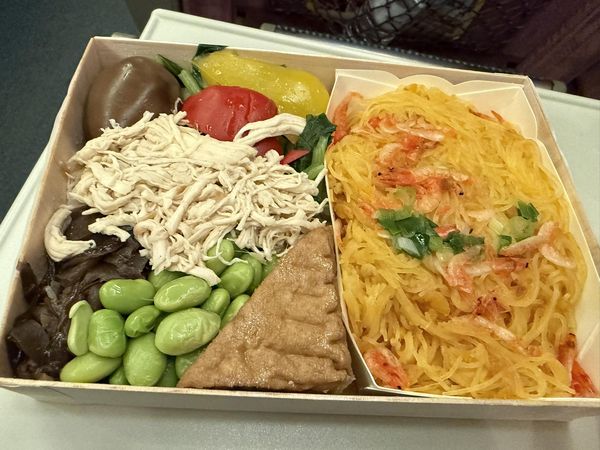 ▲▼李明川開箱120元高鐵便當「變心了」。（圖／翻攝自Facebook／李明川 Lee Ming Chuan）