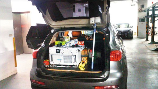 檢調出動M化車找到鄭亦麟的關鍵手機，案情恐再升溫。（示意圖，翻攝畫面）