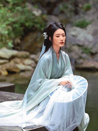 從女團拚出頭／獨家！現身大溪老街　舒華擺脫i-dle配角拍代言