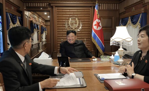 ▲▼金正恩啟程赴北京參加閱兵。（圖／翻攝朝中社）