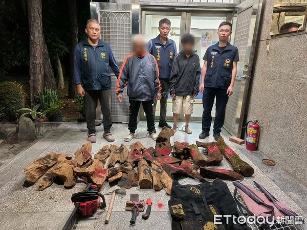 ▲桃園大溪警方擺烏龍攔錯民車，保七森林警察捉對人，查獲2人和94KG肖楠木。（圖／記者楊永盛翻攝）