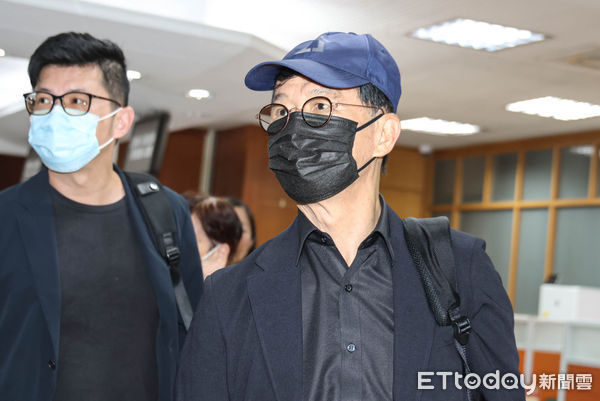 ▲▼台北地院審理京華城案提訊柯文哲、應曉薇，並傳喚彭振聲、李文宗、沈慶京、吳順民、與黃景茂出庭。民眾黨主席黃國昌、館長陳之漢及柯文哲妻子陳珮琪到庭旁聽。圖為前台北市副市長彭振聲。（圖／記者湯興漢攝）