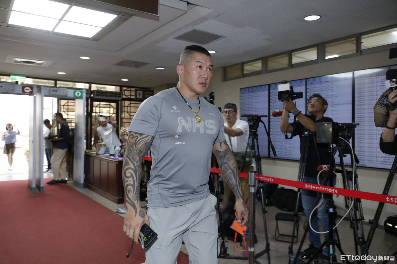 元老員工直播1hr爆料 反擊館長恐嚇說!「劇情懶人包」曝光