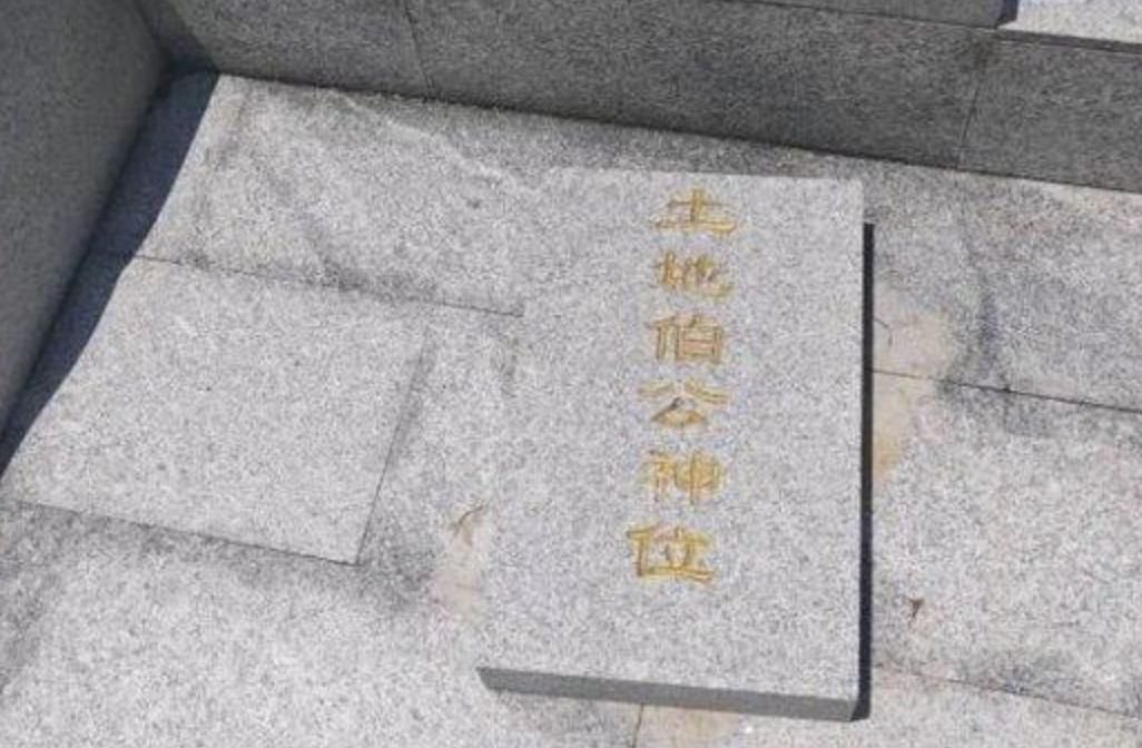 ▲深圳龍崗一社區公共空間出現疑似修建墳墓的工地，引起住戶熱議。（圖／翻攝澎湃新聞）