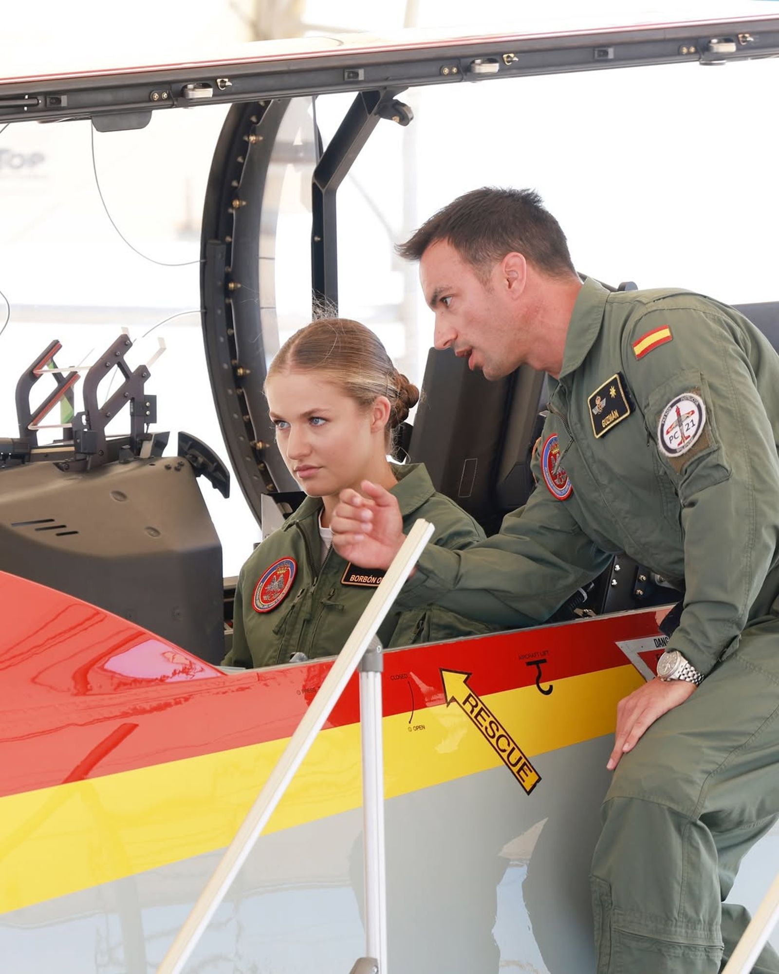 19歲「歐洲最美公主」空軍入伍　沒有特權！天天6點半起床操練