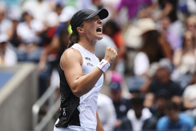 斯威雅蒂直落二闖美網8強　笑稱比完球還要「續攤」練習