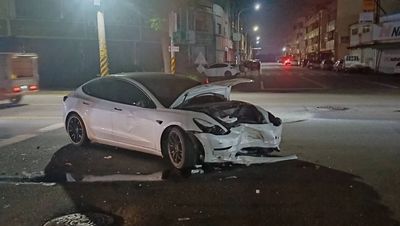 二林深夜驚魂！路口2車猛撞再波及2車　2大3小全送醫