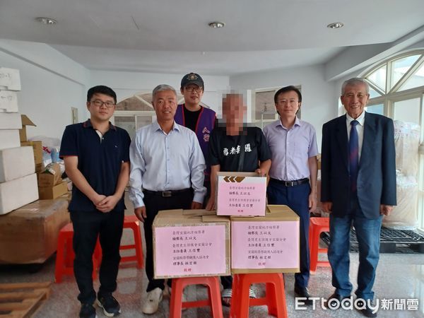 ▲▼宜蘭地檢署檢察長王以文（右2）帶隊前往「人安基金會羅東平安站」探視阿德（右3）。（圖／臺灣更生保護會提供）
