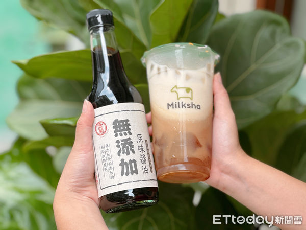 ▲▼迷客夏跨界合作台灣老字號「金蘭」推出「黑金粉粿」可甜可鹹，首波以台灣原生茶種「紅烏龍」推出「蜜緹紅烏龍」、「蜜緹紅烏龍拿鐵」、「蜜緹桃香紅烏龍」。（圖／記者蕭筠攝）