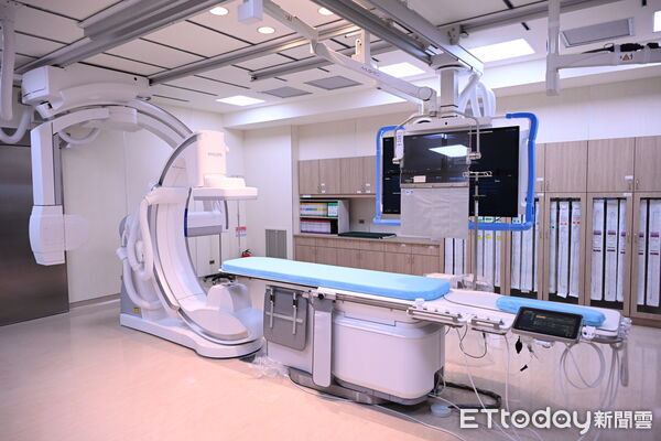 ▲▼縣長徐榛蔚及相關貴賓出席共同見證國軍花蓮總醫院心臟血管中心正式啟用。（圖／花蓮縣政府提供，下同）