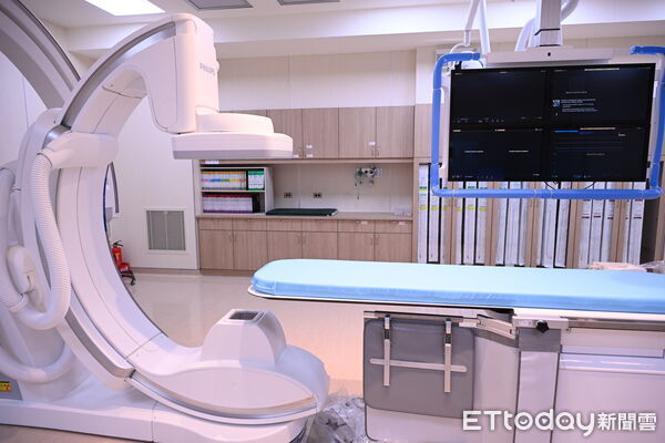 ▲▼縣長徐榛蔚及相關貴賓出席共同見證國軍花蓮總醫院心臟血管中心正式啟用。（圖／花蓮縣政府提供，下同）