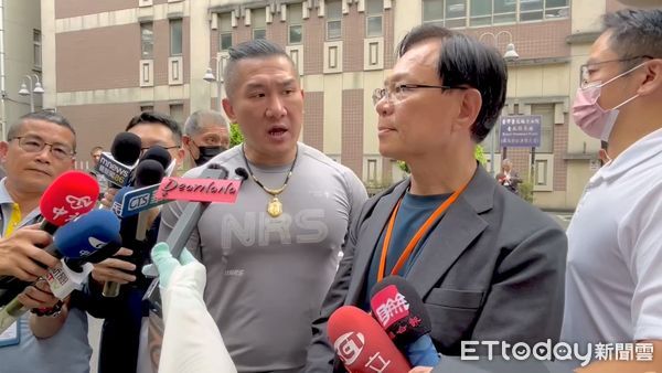 ▲▼     台北地院審理京華城案、館長堵訪、        。（圖／記者許靖騏攝）