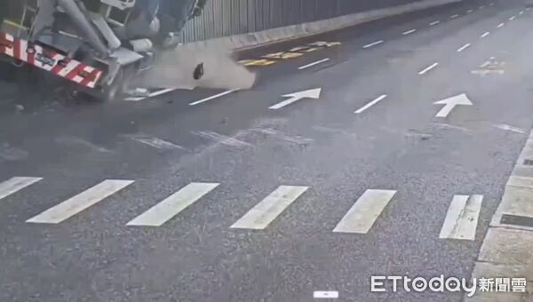 ▲黃男駕駛水泥預拌車高速追撞女騎士造成龔女傷重送醫不治。（圖／記者張君豪翻攝）