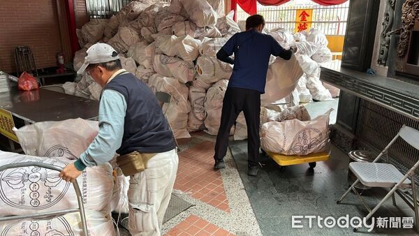 ▲屏縣環保局籲民眾中元普度少燒金，環境保護不減誠心。（圖／屏東縣政府環保局提供）