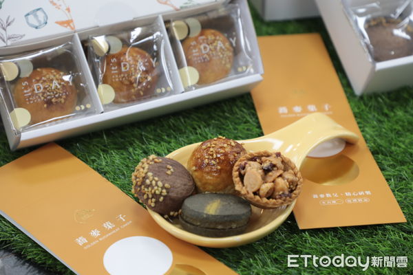 ▲▲台南市長黃偉哲於蕎麥探索館推廣黃金蕎麥中秋禮盒，邀全民支持在地農特產。（記者林東良翻攝，下同）