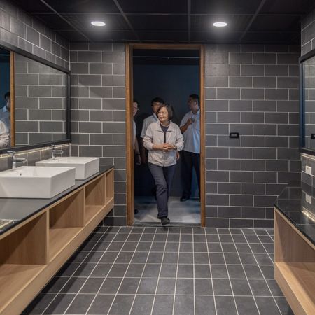 ▲蔡英文昔日開箱台中逢甲大學宿舍。（圖／翻攝自Facebook／蔡英文）