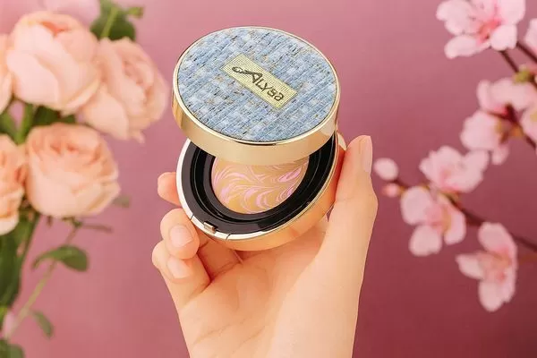 巴黎高訂彩妝新作「Alyea氣墊粉餅」　東森購物47台 9/4(四)獨家首賣（圖／東森購物提供）