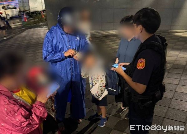 ▲並通知家人前來帶回。（圖／八德警分局提供）