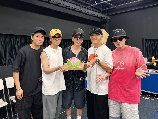 ▲▼ Energy為牛奶慶生。（圖／相信音樂提供）