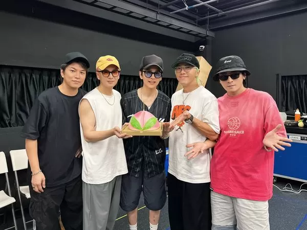 ▲▼ Energy為牛奶慶生。（圖／相信音樂提供）