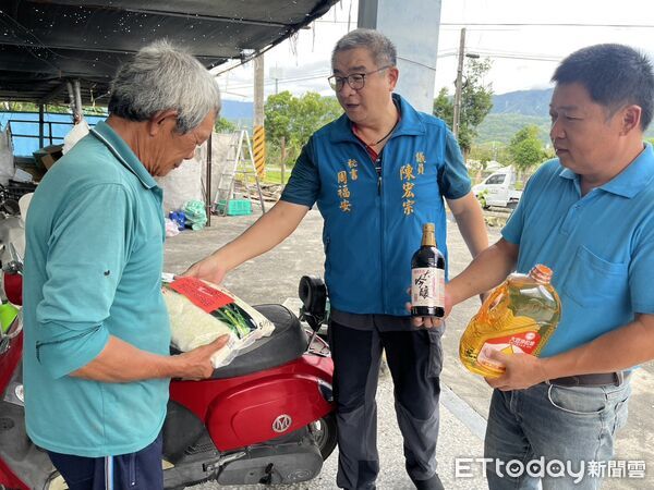 ▲台東鹿野鄉「寶華山慈惠堂」、台東「威虎堂」普渡供品做愛心。（圖／記者楊晨東翻攝）