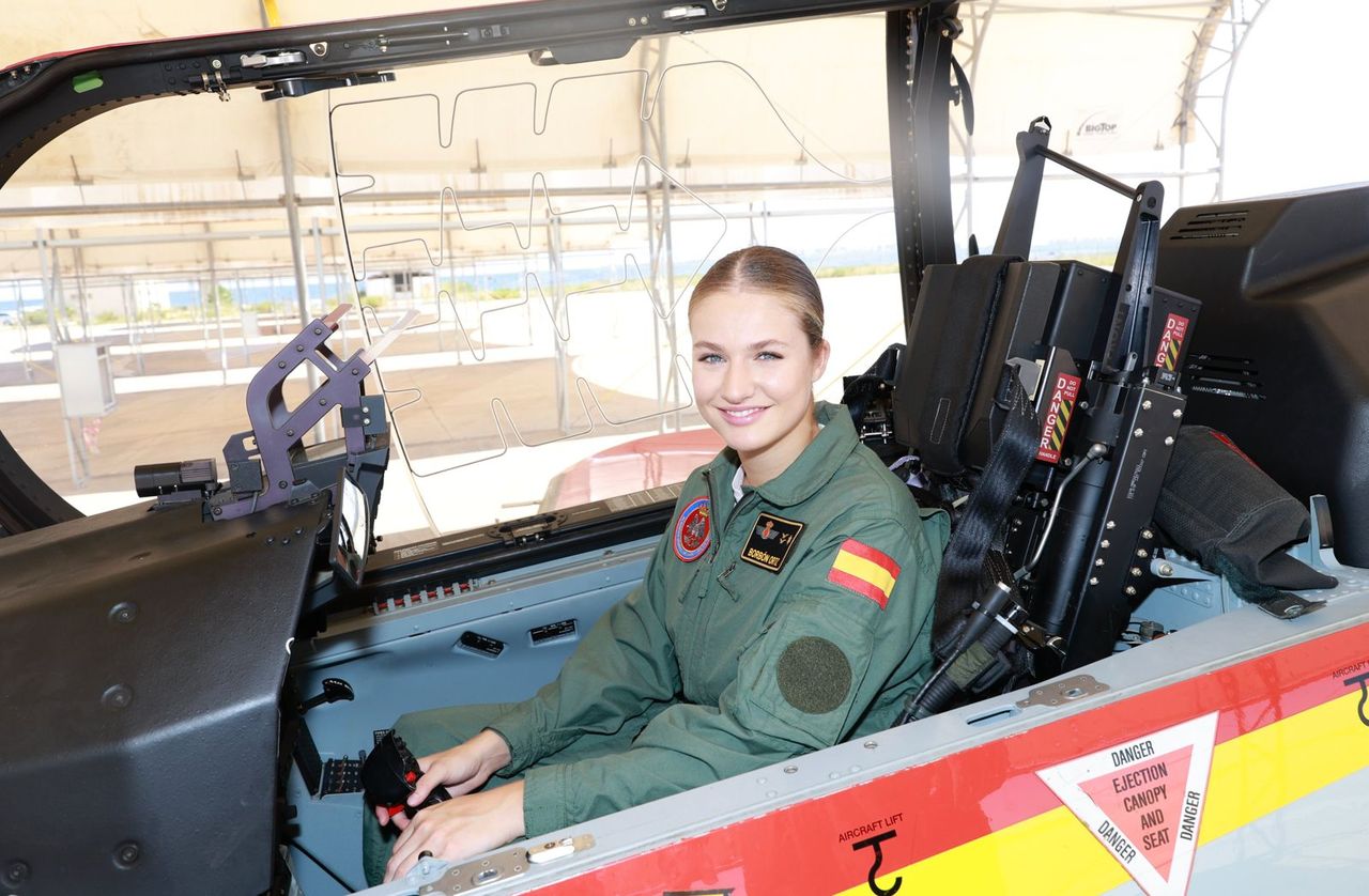 19歲「歐洲最美公主」空軍入伍沒特權！　天天6點半起床操練