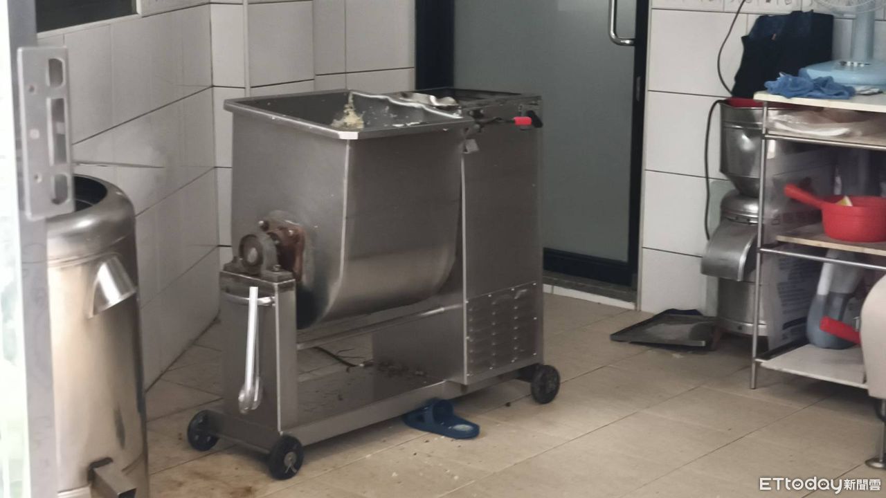 快訊／板橋女包水餃「遭捲絞肉機」臉埋肉餡亡！　雇主過失致死移送