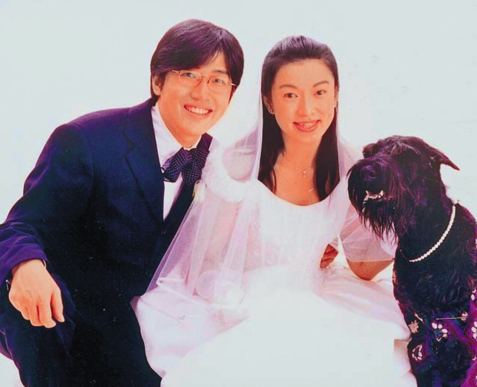 戴更基（左）和歌手趙詠華（右）因狗結緣，但於2008年離婚。（翻攝自搜狐）