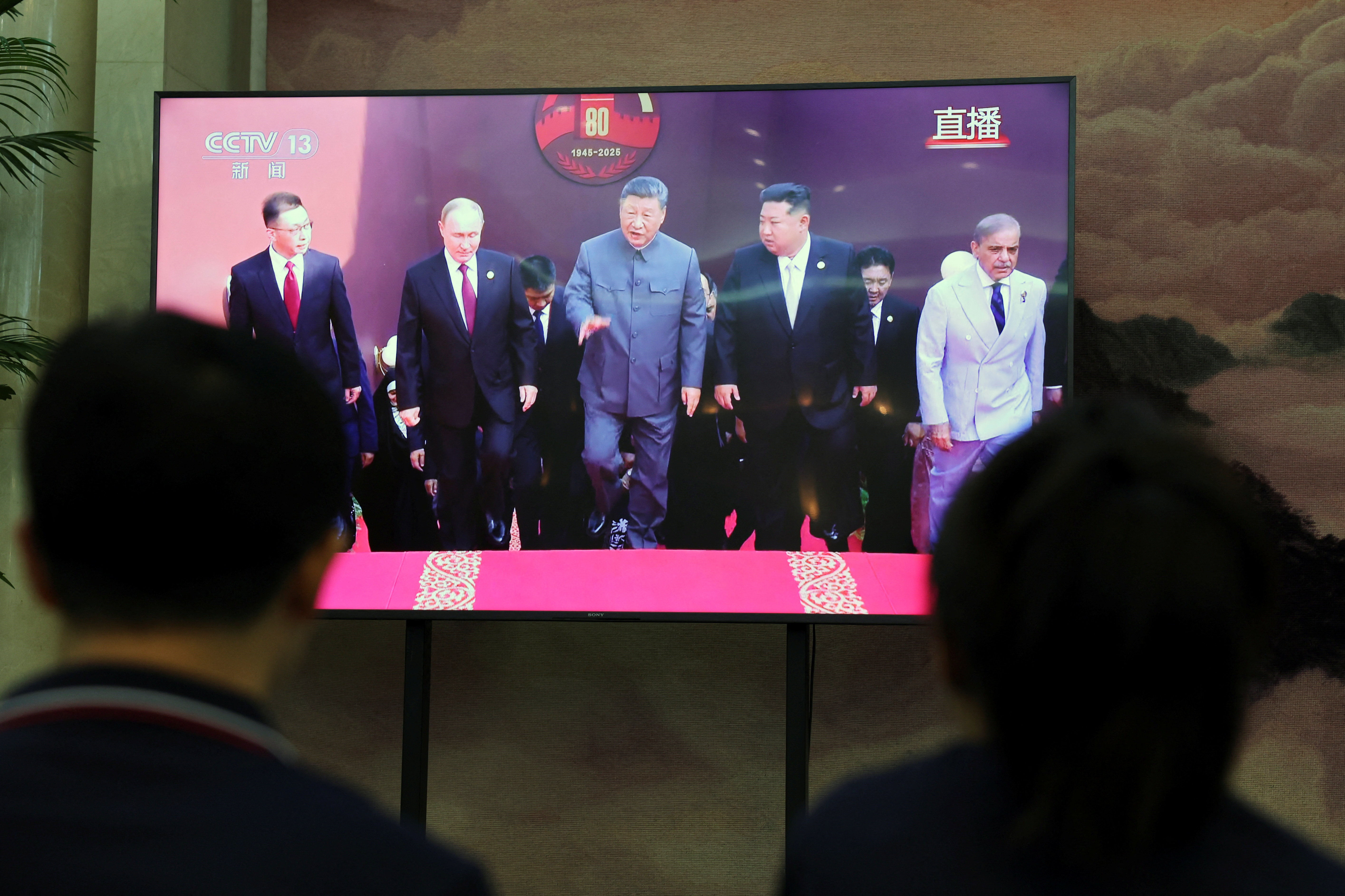 中國國家主席習近平、俄羅斯總統普丁、北韓最高領導人金正恩登上天安門廣場閱兵。（圖／路透）